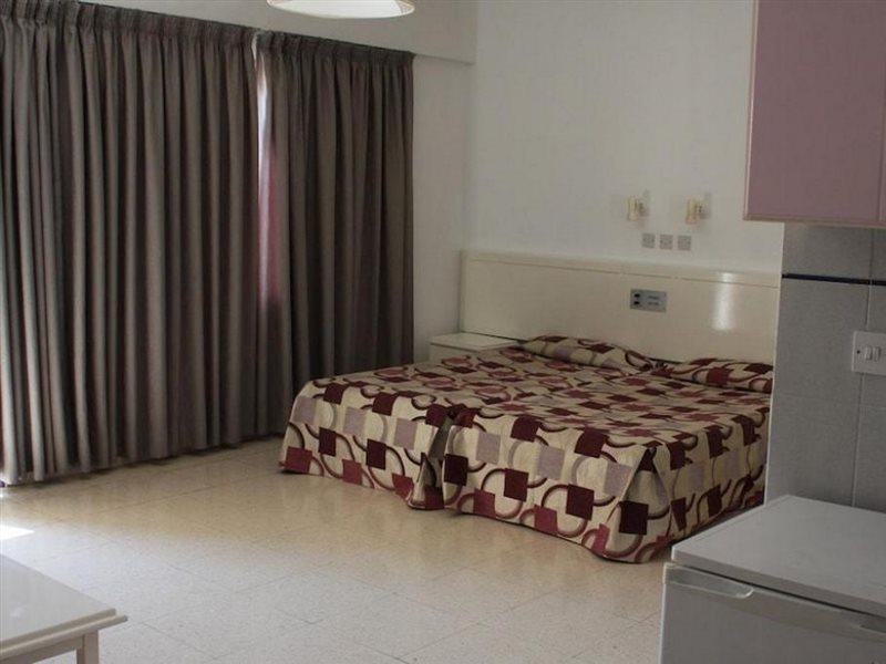 Astreas Beach Hotel Apartments Протарас Екстериор снимка