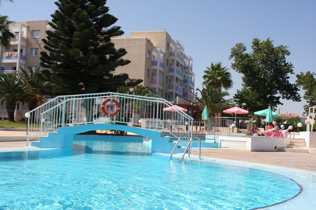 Astreas Beach Hotel Apartments Протарас Екстериор снимка