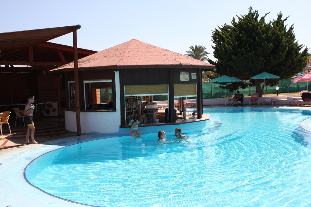 Astreas Beach Hotel Apartments Протарас Екстериор снимка