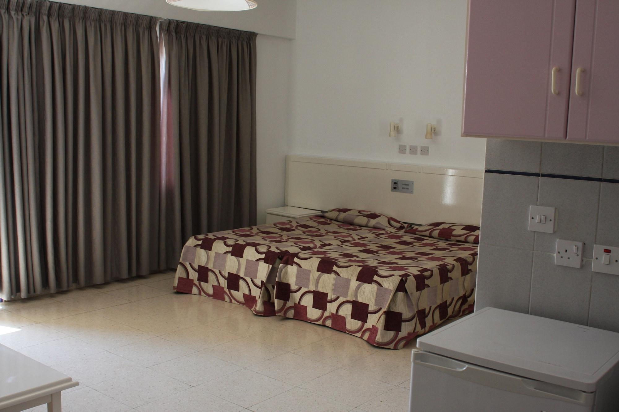 Astreas Beach Hotel Apartments Протарас Екстериор снимка